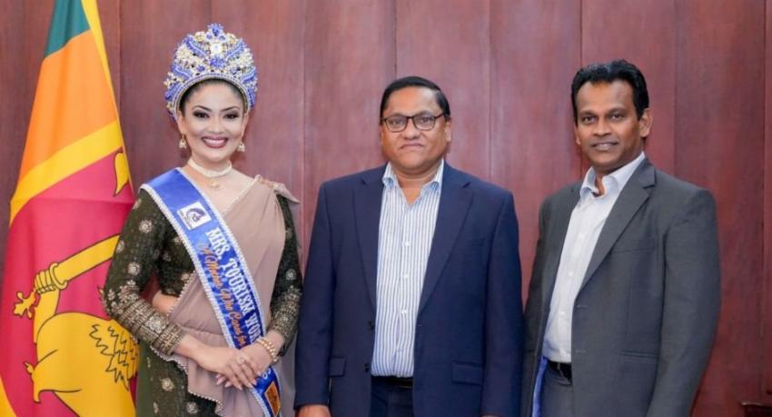 Mrs. Tourism World Winner Meets Foreign Minister